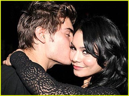 zac-efron-vanessa-hudgens-kiss