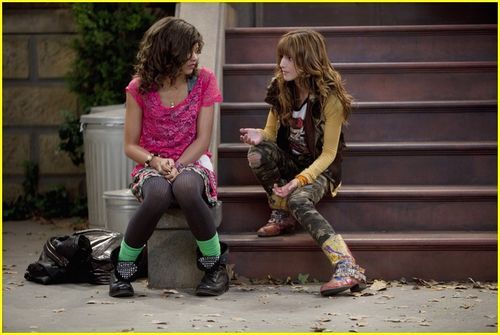 normal_bella-thorne-shake-up-promos-22