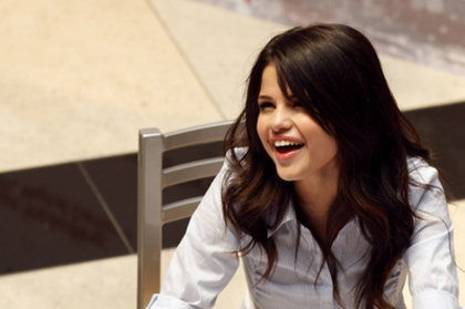 Signing Autographs At Glendale Galleria (12)