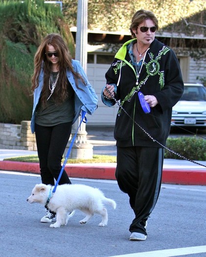 Billy+Ray+Cyrus+Miley+Cyrus+Out+Walking+Their+V64-n35Ngcel