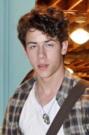 WOOOW :| - Nick-Out at Urban Outfitters in Los Angeles