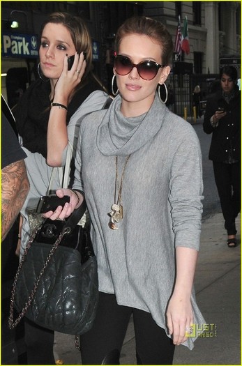 hilaryduffleaveshotelny (1)