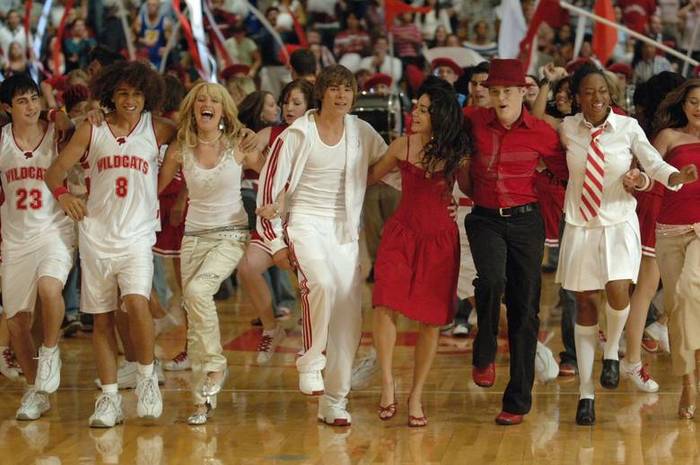 ashleymtisdale_com-highschoolmusical-stills012