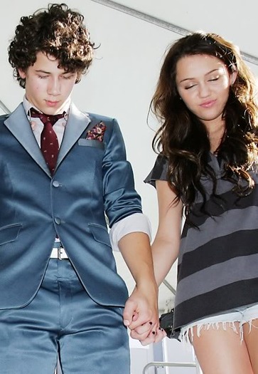 niley-holding-hands - Niley