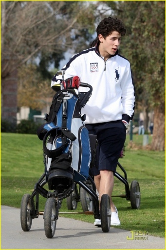 normal_019 - Nick-Out to go golfing in Los Angeles-with selena-i am gelous