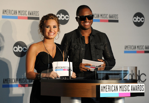 2 beautifull smiles - American Music Awards Nominations Press Conference