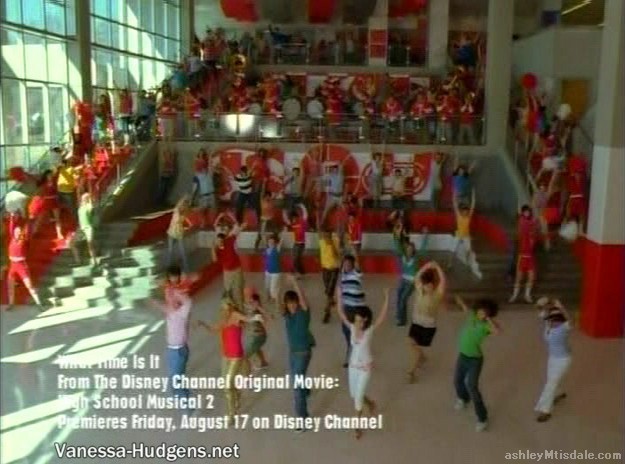 ashleyMtisdale_com-highschoolmusical2-whattimeisit-639