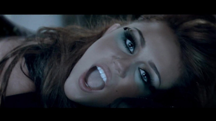 Miley Cyrus - Can\'t Be Tamed 213