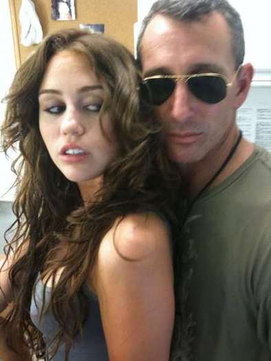 gallery_main-mileycyrus-adamshankman-twitter-pics-photos-06223009-01