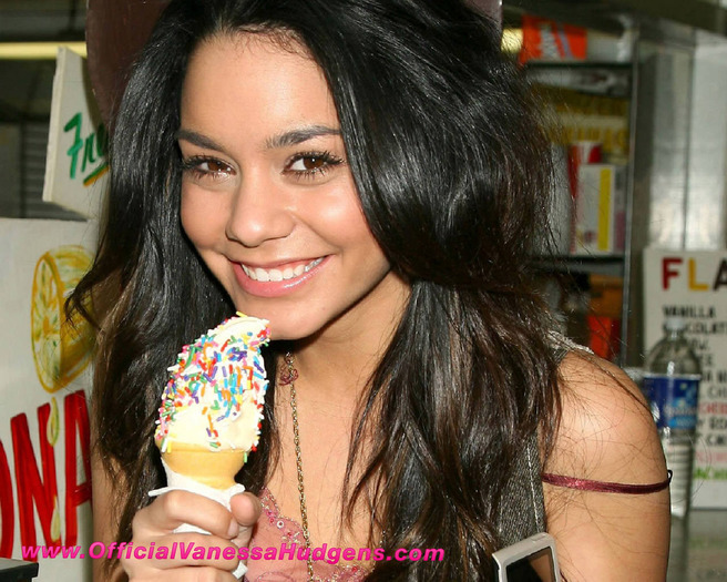 Vanessa-Hudgens-07