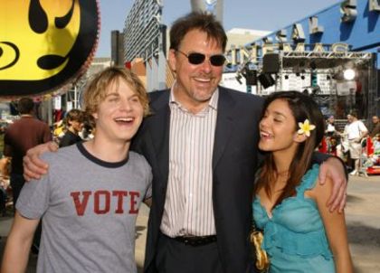 normal_vanessaannehudgens-dot-net_thunderbirdspremiere-la2004july24-026