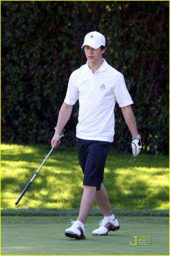 normal_nick-jonas-golfing-guy-12