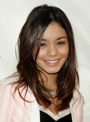 normal_vanessaannehudgens-dot-net_thunderbirdsscreening2004may8-007