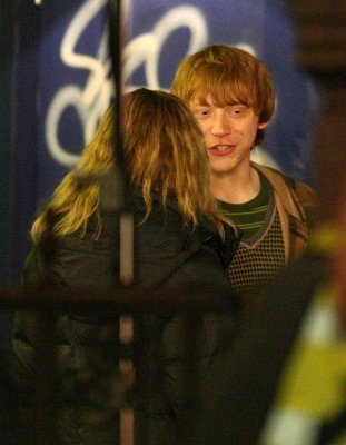 normal_onset-dh-302 - On set with Dan and Rupert-april 21st 2009