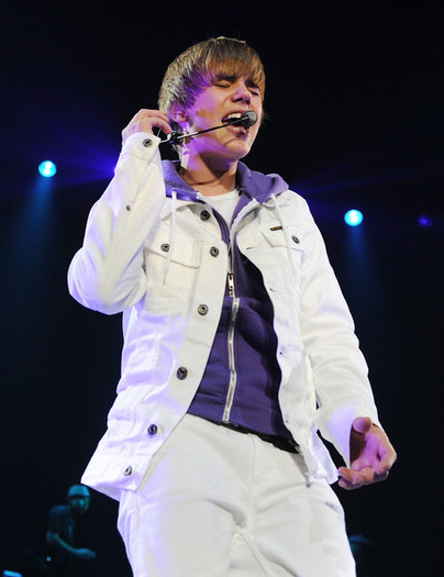  - Justin In Concert - June 24 2010