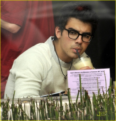 normal_joe-jonas-newsroom-cafe-01 - JOE- Out at the Newsroom Cafe in Beverly Hills
