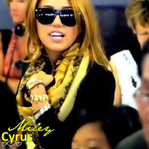 2-MileyCyrus-0-3256