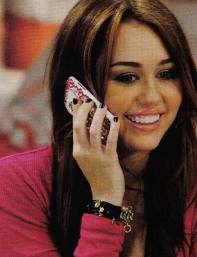 Miley is adorable~:X - 2 super pics with M and H