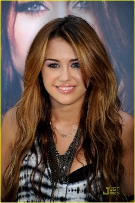 normal_miley-cyrus-madrid-album-01