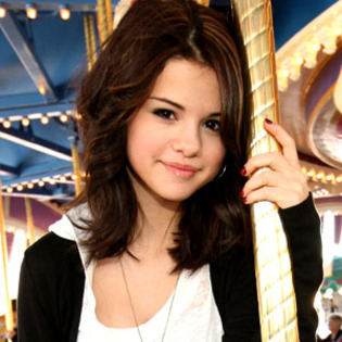 Selena Gomez - how to look like Selena Gomez