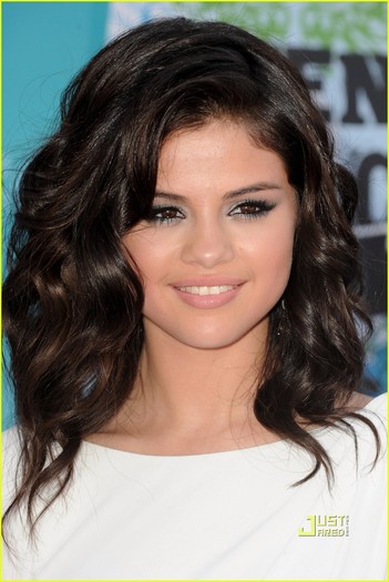 selena-gomez-teen-choice-awards-2010-15