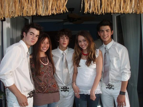 Jonas Brothers year 3000 with Miley and Malese