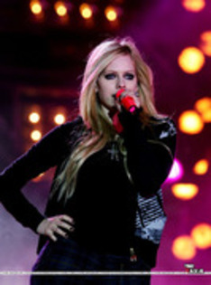 10262076_HVZIWEJHZ - Avril  Lavigne