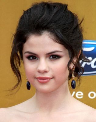normal_005 - Selena Gomez Award Shows 2O1O February 26th 41st Annual NAACP Image Awards