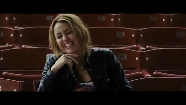 Miley Cyrus - LOL (38)