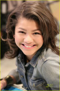 40484288_KLOEBFCOZ - zendaya coleman-rocky blue