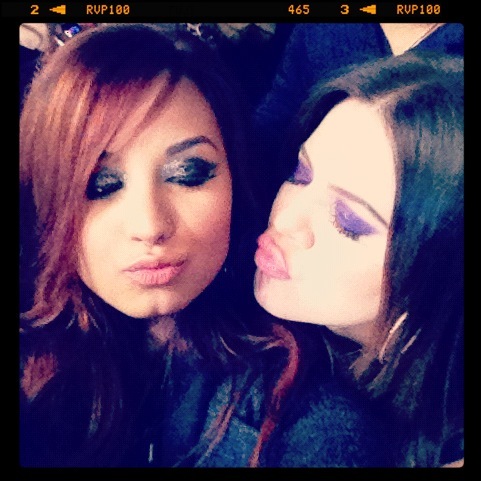 Glitter kisses!! @khloekardashian xo