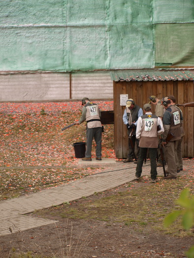 _9051345; Everyone watching as Ed prepare to shoot his third double and finial double.
