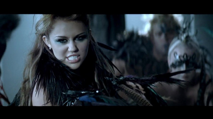 Miley Cyrus - Can\'t Be Tamed 089