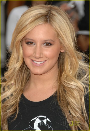 ashley-tisdale-this-is-it-01