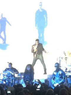 Usher is killing it! (Sent from my #htcstatus phone) - l - New photos - l