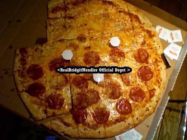caution, pizzas on menu are larger than they appear! according to the delivery guy, this is not the 