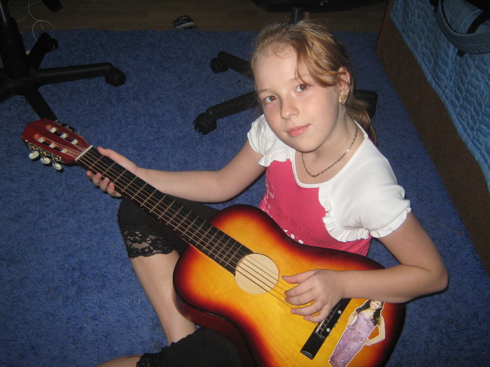 rytry - Me playing guitar