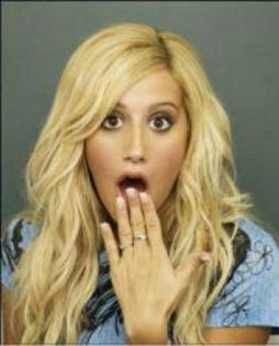 Ashley_Tisdale_1220874606[1]