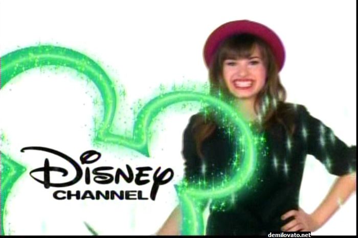 demilovato_net-disneyintro-0014