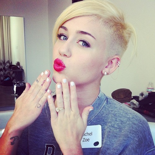 tumblr_mdsjkhJ2fT1qkg8reo1_500 - Miley Cyrus