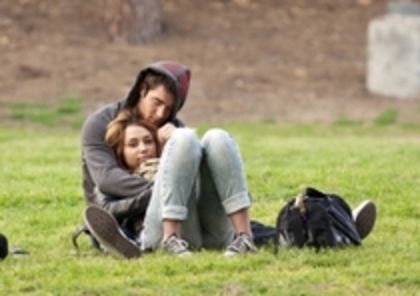 05 02 At Griffith Park in LA with Josh Bowman - Miley Ray Cyrus (4)