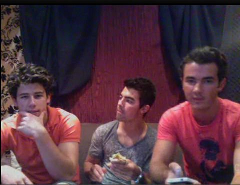 Jonas Brothers Live Chat (14)