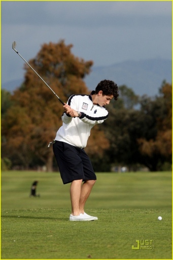 normal_024 - Nick-Out to go golfing in Los Angeles-with selena-i am gelous