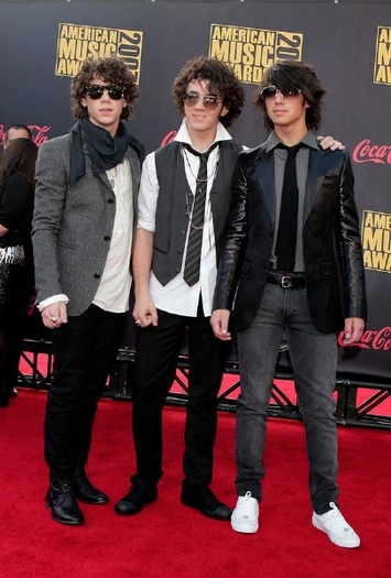 tb_650_mare_8530_jonas_brothers_9