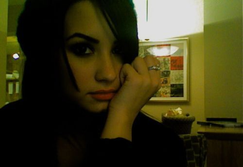 Demi_Lovato_straight_faced - demi lovato
