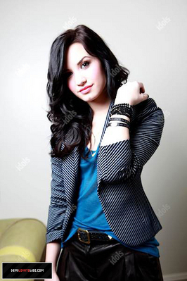 Photoshoot-demi-lovato-17651587-266-399