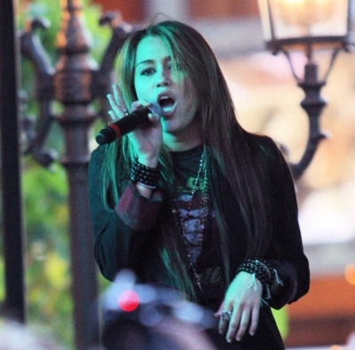 Miley Cyrus (13) - 0 Miley Cyrus-Mitchel Mussos Free Concert at The Grove 0