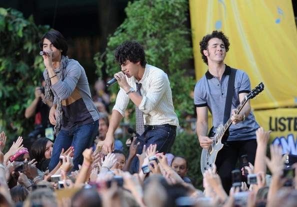 The Jonas Brothers Perform On ABC's Good Morning America (10) - The Jonas Brothers Perform