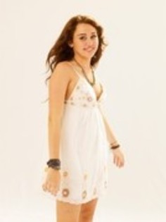 16134037_DGQWIFQDY - Sedinta foto Miley Cyrus 30