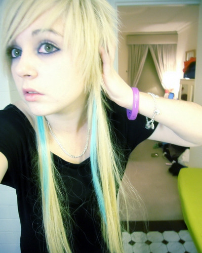 cute-blonde-emo-girl